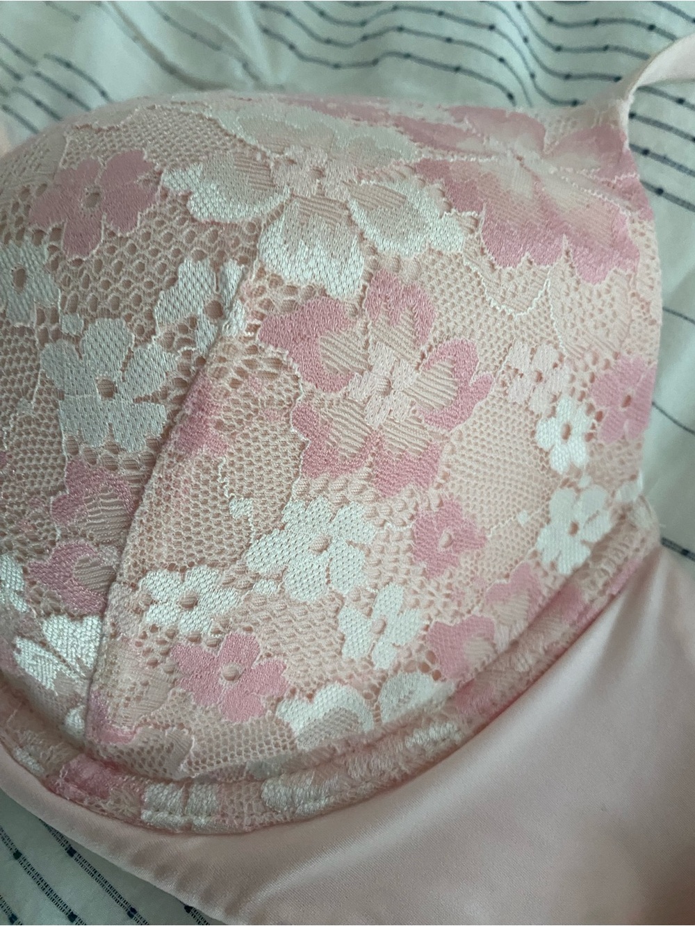 Victoria's Secret Pink Floral Lace Underwire Bra Body by Victoria - Picture 8 of 9